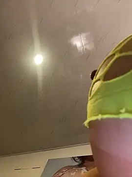 SQUIRTINGQUEEN11 live sex cam