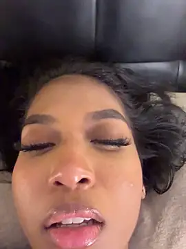 IamCrystal2 live sex cam