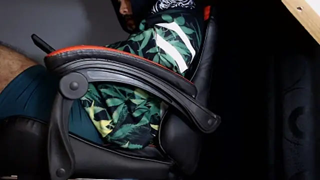 ErosFindomKing live sex cam