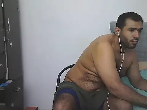 AlphaLatinoBear's cam snapshot