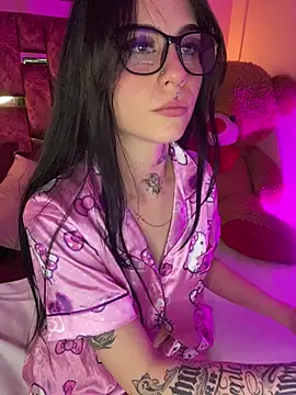 Veronicaa_lodge1's cam snapshot