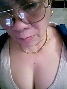 small-house123's cam snapshot