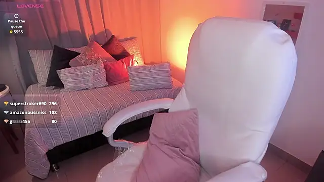 Raven_sweeteyes's cam snapshot