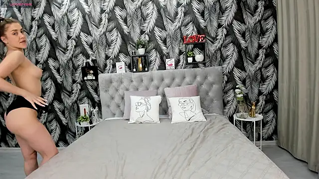 NicolleXPeach's cam snapshot