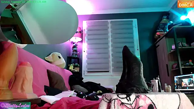 MissSluttyLeeloo's cam snapshot