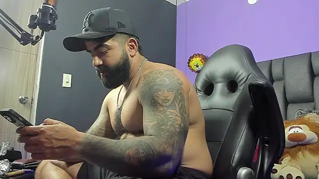 Lyon_vach live sex cam