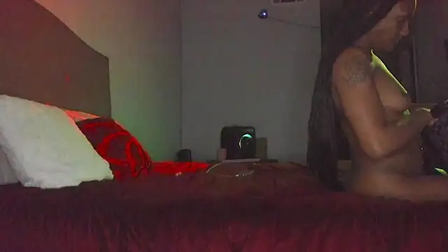 yiauana live sex cam