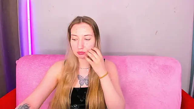 JollyBlondy's cam snapshot