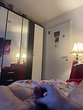 upinsomke1879's cam snapshot