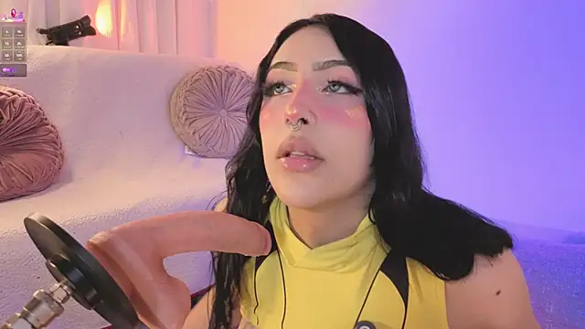 ashlynnlowe_'s cam snapshot