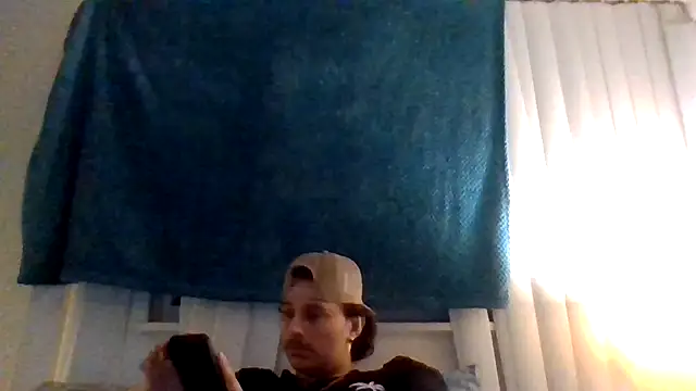 Tallhungandcloudy's cam snapshot