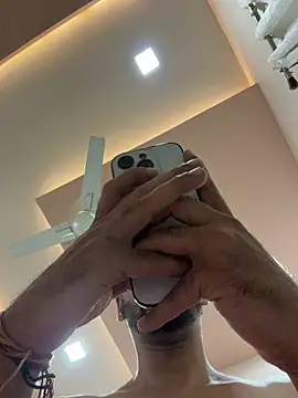 hornyguy271192 live sex cam