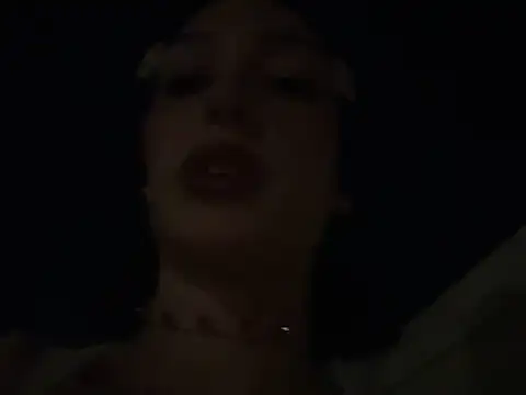 strwbrrymilk live sex cam