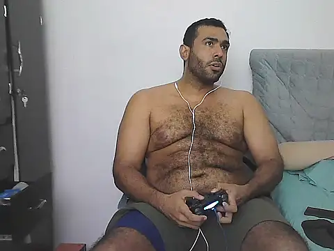 AlphaLatinoBear live sex cam
