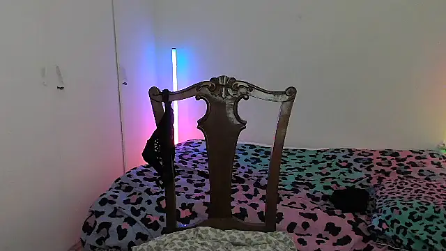 HoneyValentine live sex cam