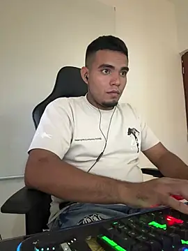 kinkyhousexxxx's cam snapshot