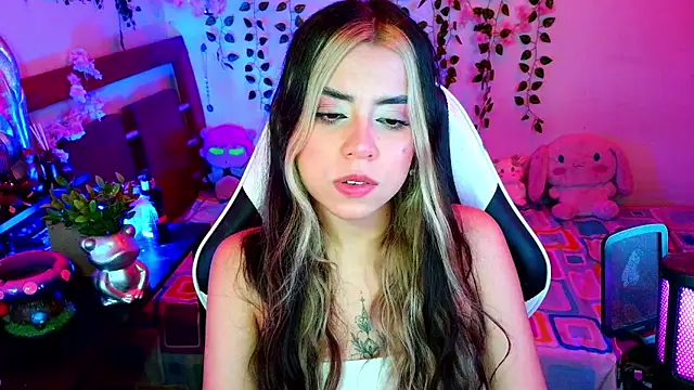 Kittyuwu_'s cam snapshot