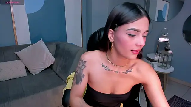 CarolineEvans_x's cam snapshot