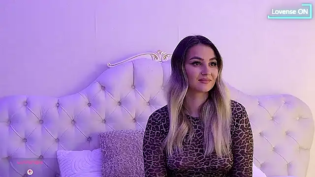 AniaKarenina live sex cam