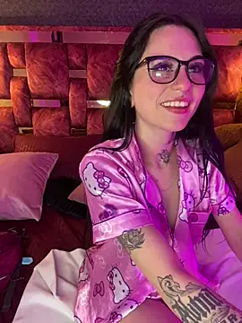 Veronicaa_lodge1's cam snapshot