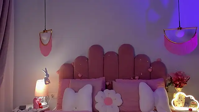 ElsaYoung live sex cam