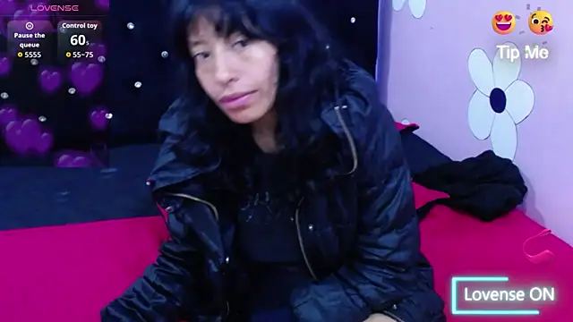 karolinee_66_'s cam snapshot