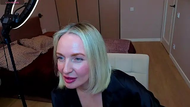 MonikaFoxys's cam snapshot