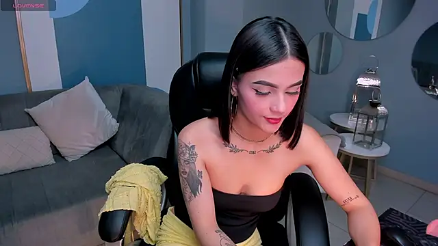 CarolineEvans_x's cam snapshot