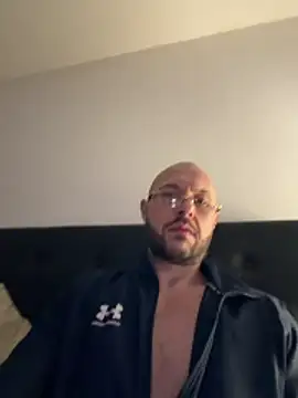 Guitccch live sex cam