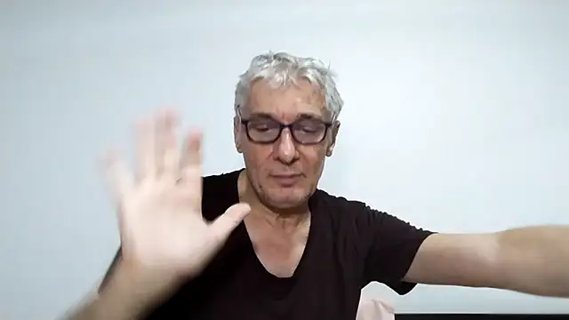 BIGUNCUTHARDCOCK live sex cam