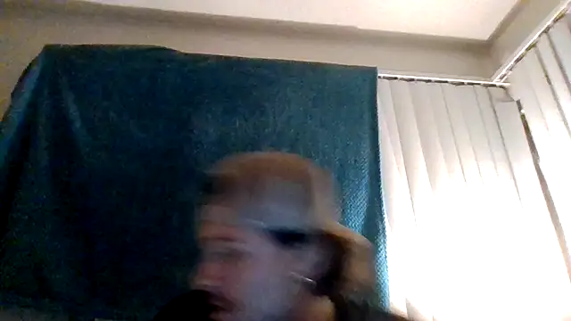 Tallhungandcloudy's cam snapshot