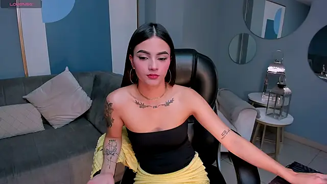 CarolineEvans_x's cam snapshot