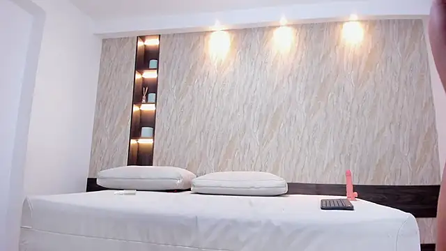 alina_hart's cam snapshot