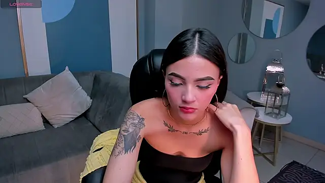 CarolineEvans_x's cam snapshot