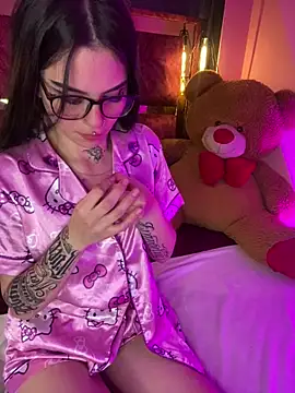 Veronicaa_lodge1's cam snapshot