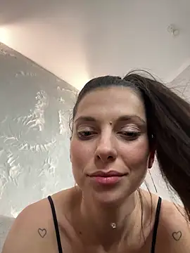 EllyLynn's cam snapshot