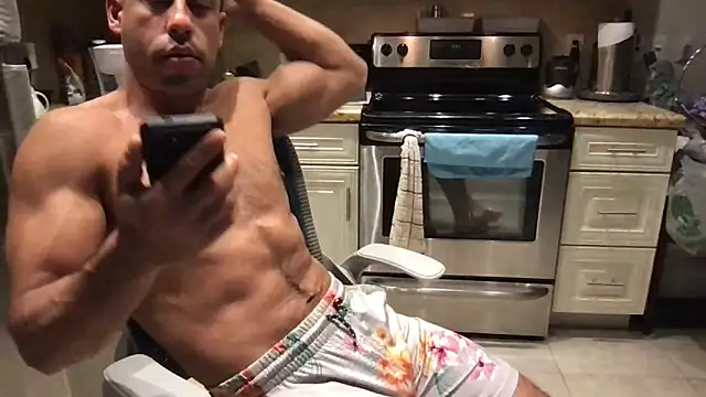 BigGuyMuscle live sex cam