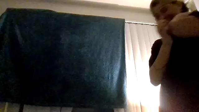 Tallhungandcloudy's cam snapshot