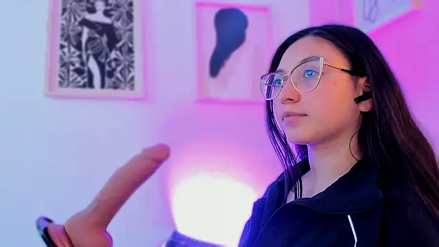 lucy_neil's cam snapshot