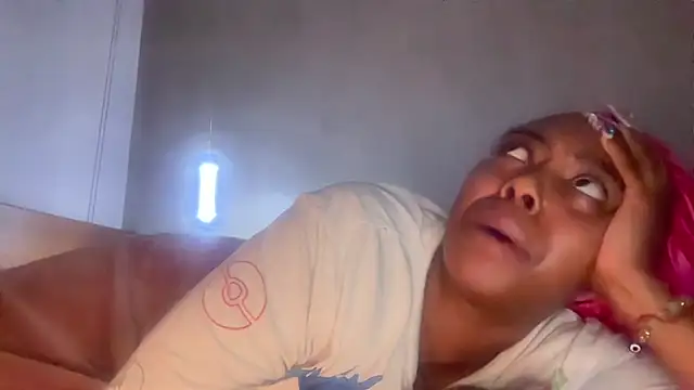 ChocolateCakeQueen live sex cam