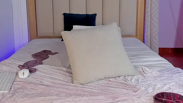 yandracelisofficial live sex cam