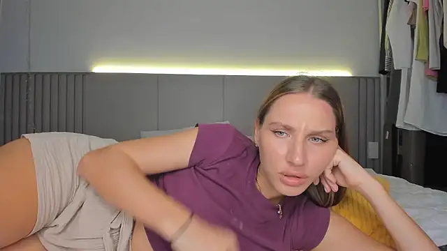 SofiClimbing live sex cam