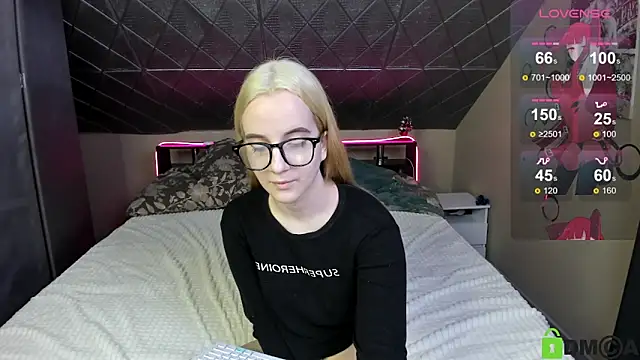 Naomi1Hinata's cam snapshot