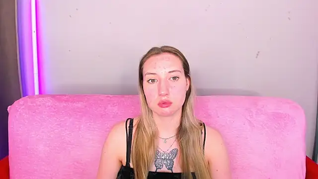 JollyBlondy's cam snapshot