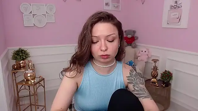 LucySkilar live sex cam