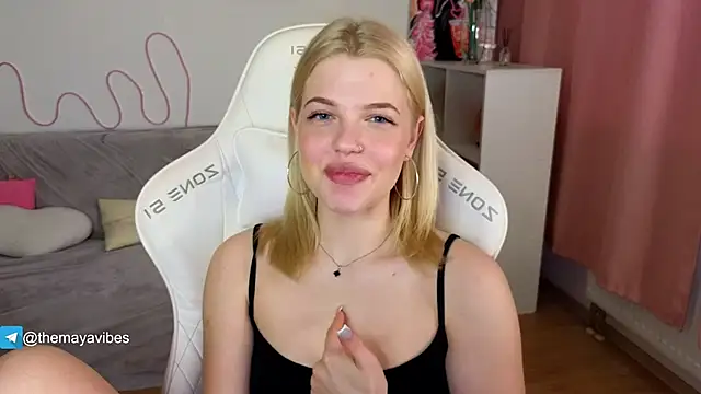 Maya_Rave's cam snapshot