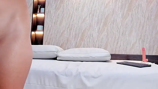 alina_hart's cam snapshot