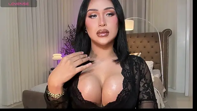 Your_Majesty_Tyra live sex cam