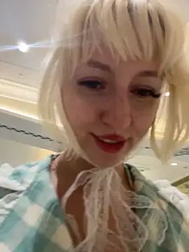 RonnieKiss live sex cam