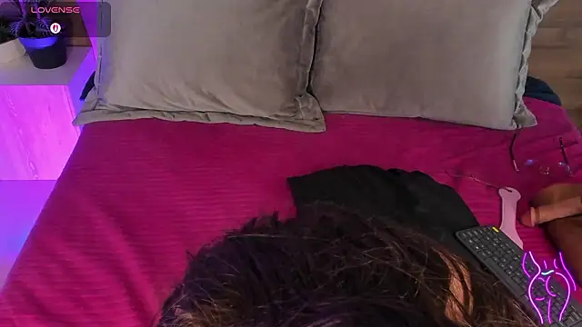 MiaKay1 live sex cam